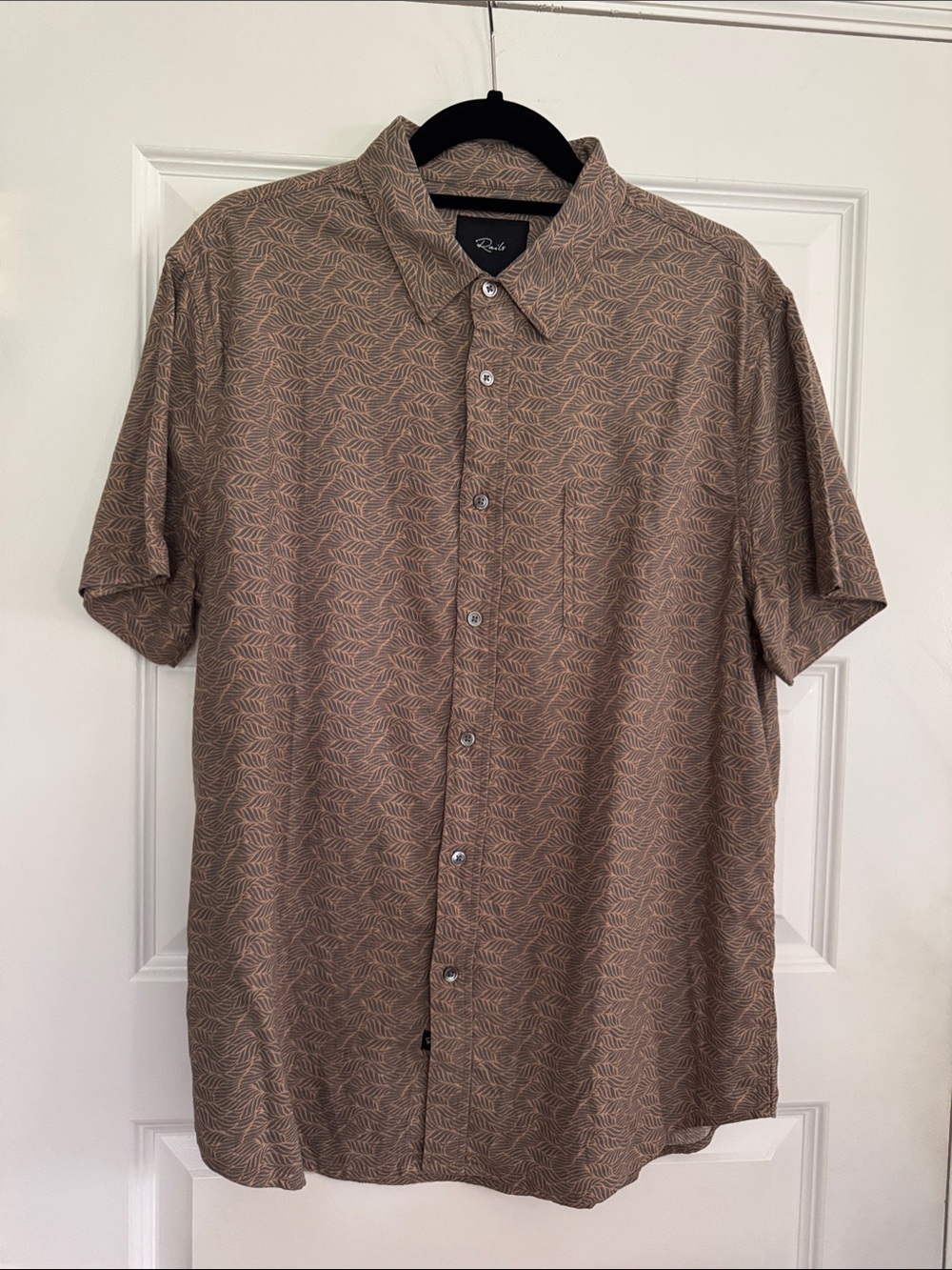 Rails Men's Short-Sleeve Button-Down Shirt in Tan-Blue Subtle Leaf Print.
